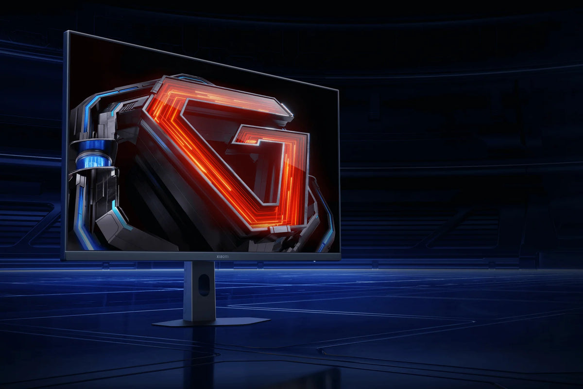 Xiaomi 2K Gaming Monitor G27Qi 2026 met het rode G-logo, schuin van voren