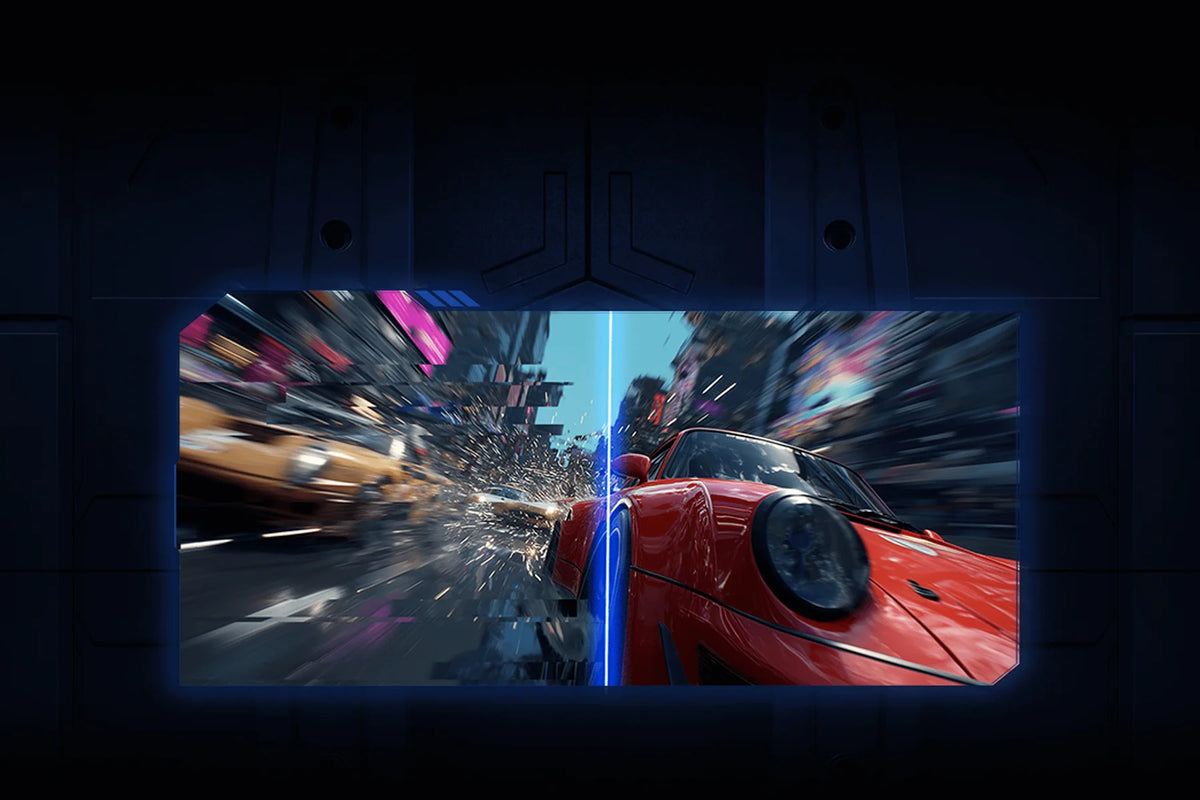 Raceauto's op de Xiaomi Gaming Monitor G27i 2026, links zonder en rechts met FreeSync Premium