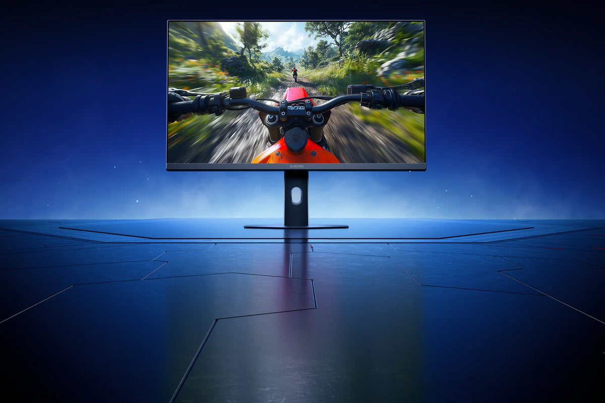 Motorgame op het scherm van de Xiaomi Gaming Monitor G27i 2026 in een donkere ruimte