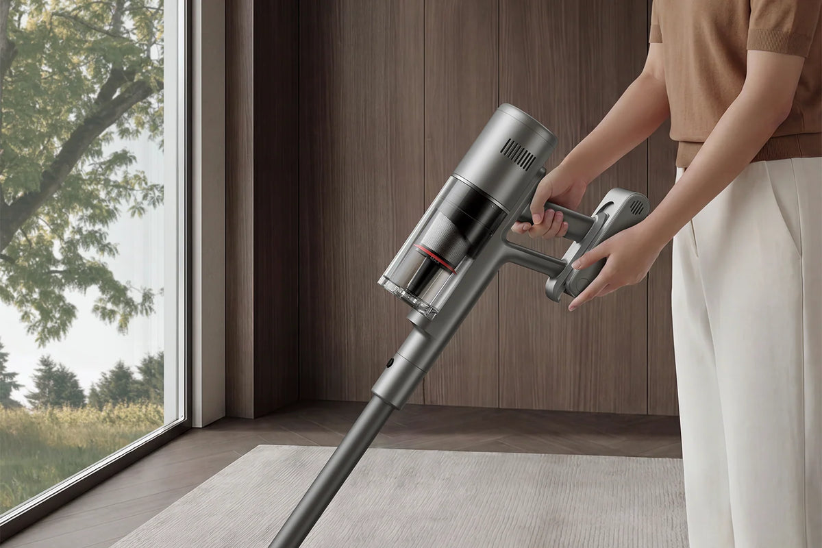 Uitneembare accu van de Xiaomi Mijia Vacuum Cleaner 4 Pro wordt eruit gehaald