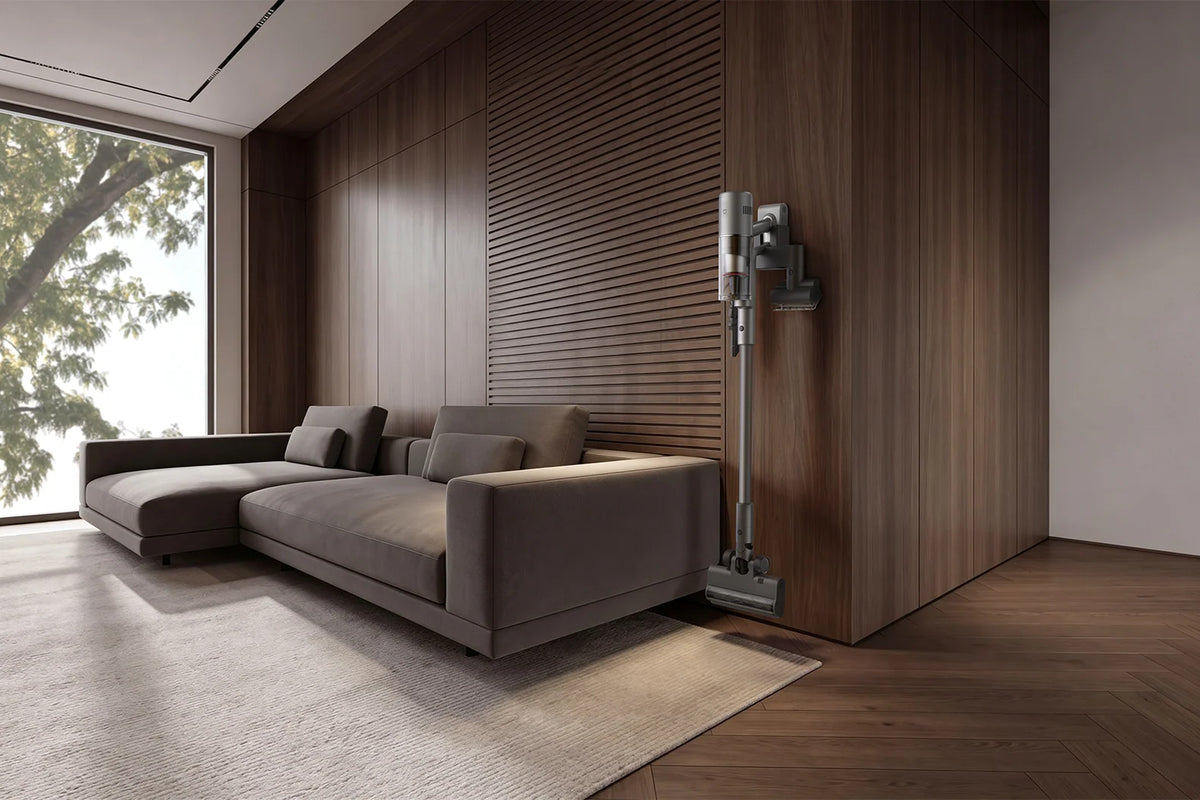 Xiaomi Mijia Vacuum Cleaner 4 Pro aan het wandstation in een woonkamer