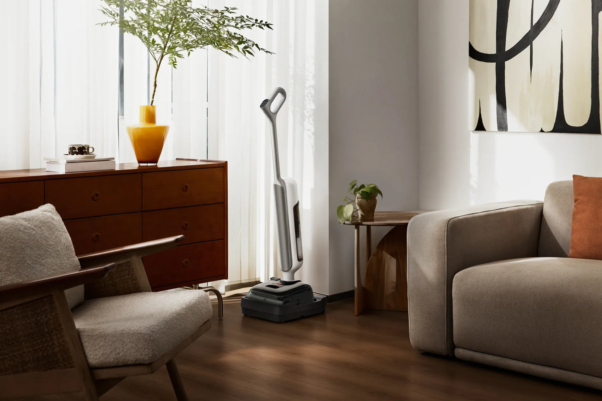 Xiaomi Truclean 5 Pro in het station naast de bank