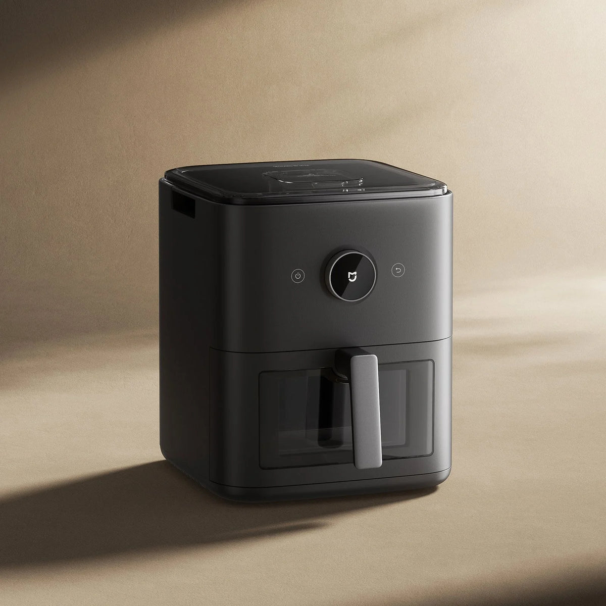 Xiaomi Mijia Smart Steam Air Fryer 7L op een aanrecht in zacht zonlicht