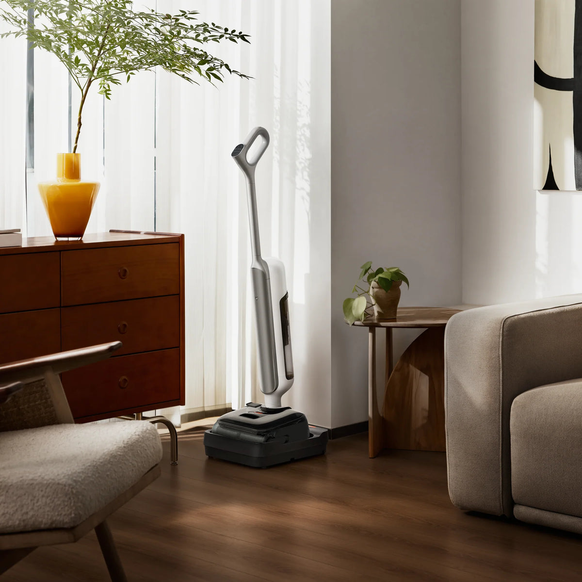Xiaomi Truclean 5 Pro in het station in een lichte woonkamer