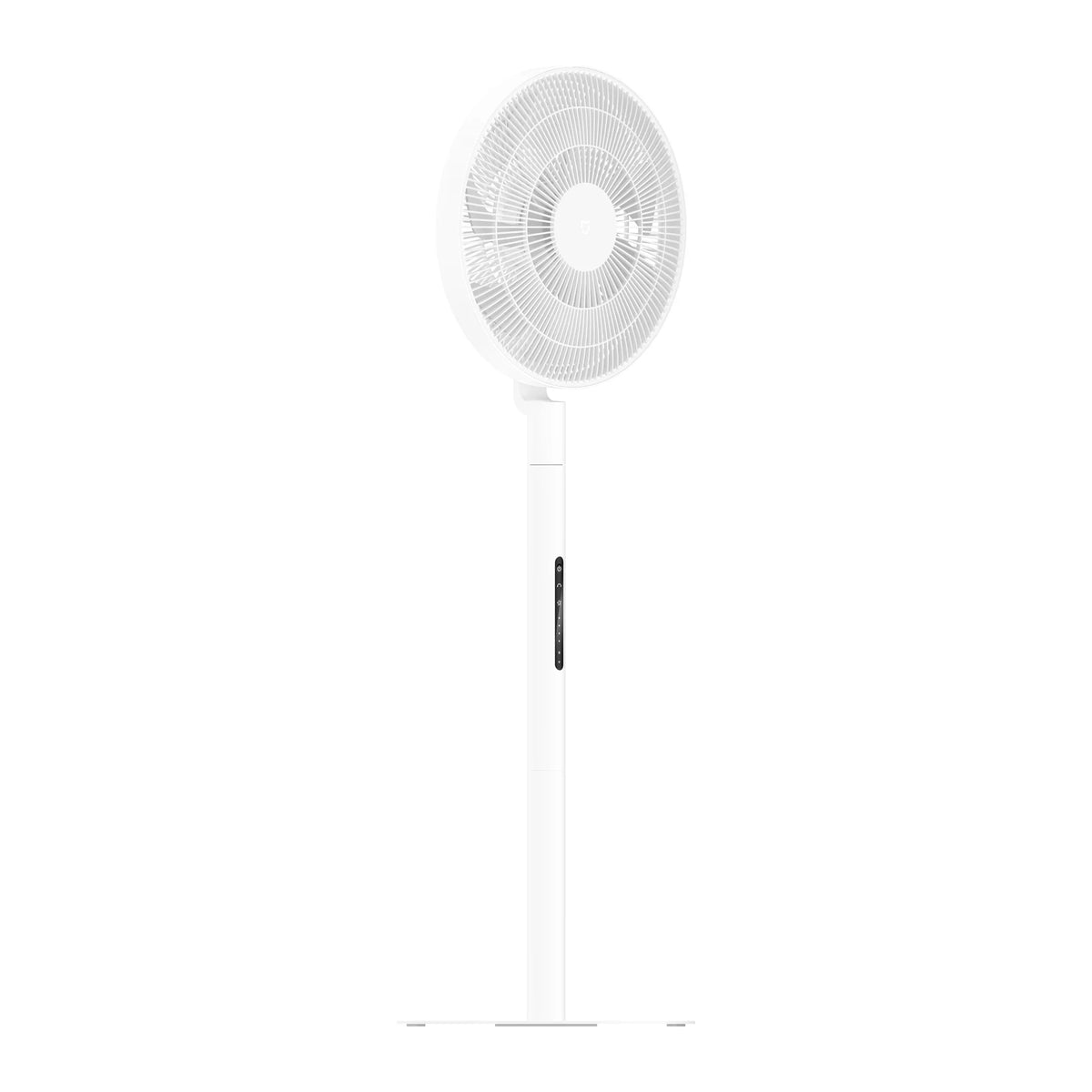 De slanke kop van de Xiaomi Mijia Smart Standing Fan Pro Slim schuin van links