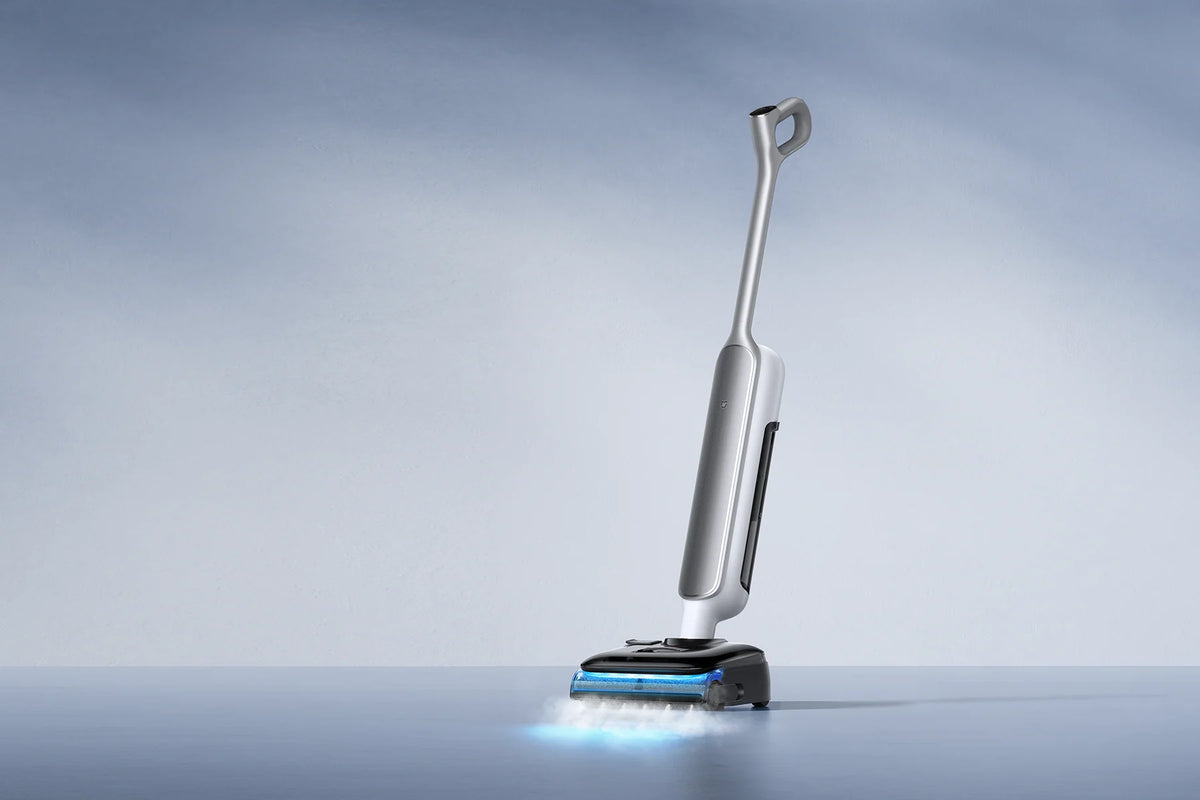 Xiaomi Truclean 5 Pro met blauwe lamp op een glanzende vloer
