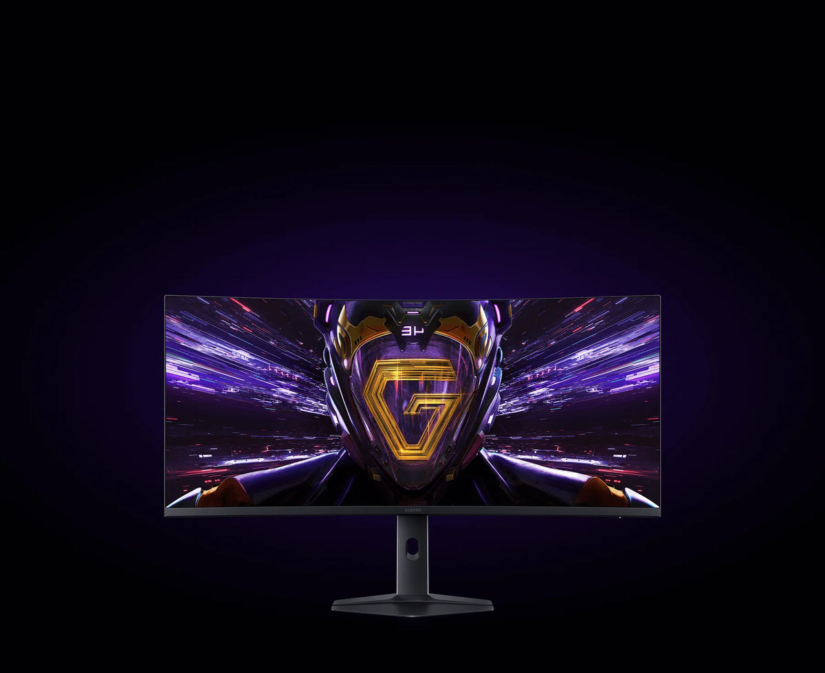 Xiaomi Curved Gaming Monitor G34WQi 2026 recht van voren met het oranje G-logo op het brede scherm