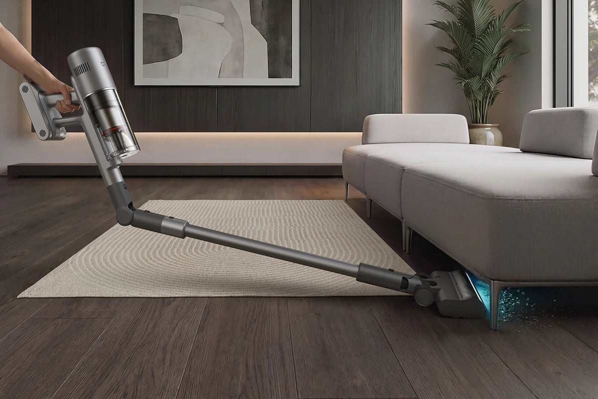 Stofzuigen onder de bank met de buigbare buis van de Xiaomi Mijia Vacuum Cleaner 4 Pro