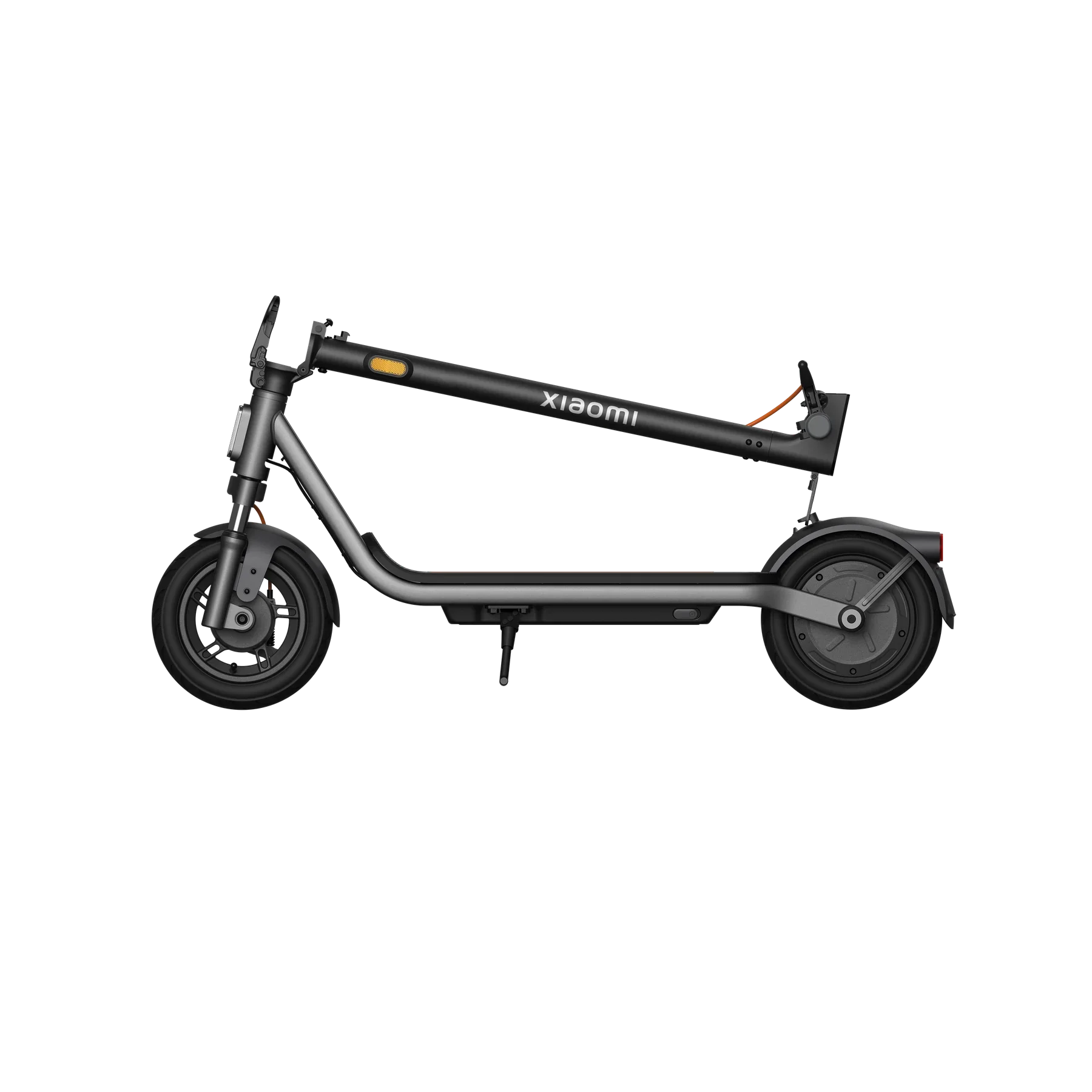 Opgevouwen Xiaomi Electric Scooter 6 Lite op witte achtergrond