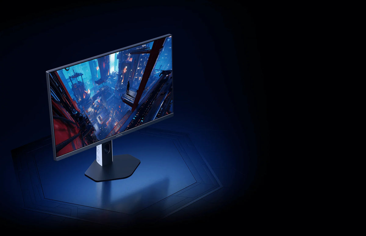 Game in een neonstad op de Xiaomi Gaming Monitor G24i 2026, schuin van voren gezien