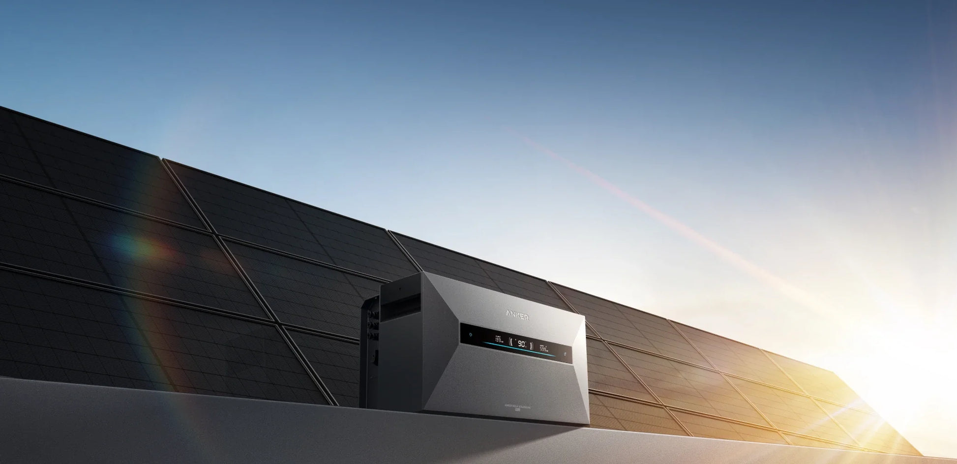 Anker SOLIX Solarbank Max Hybrid op een dakrand bij zonsopgang