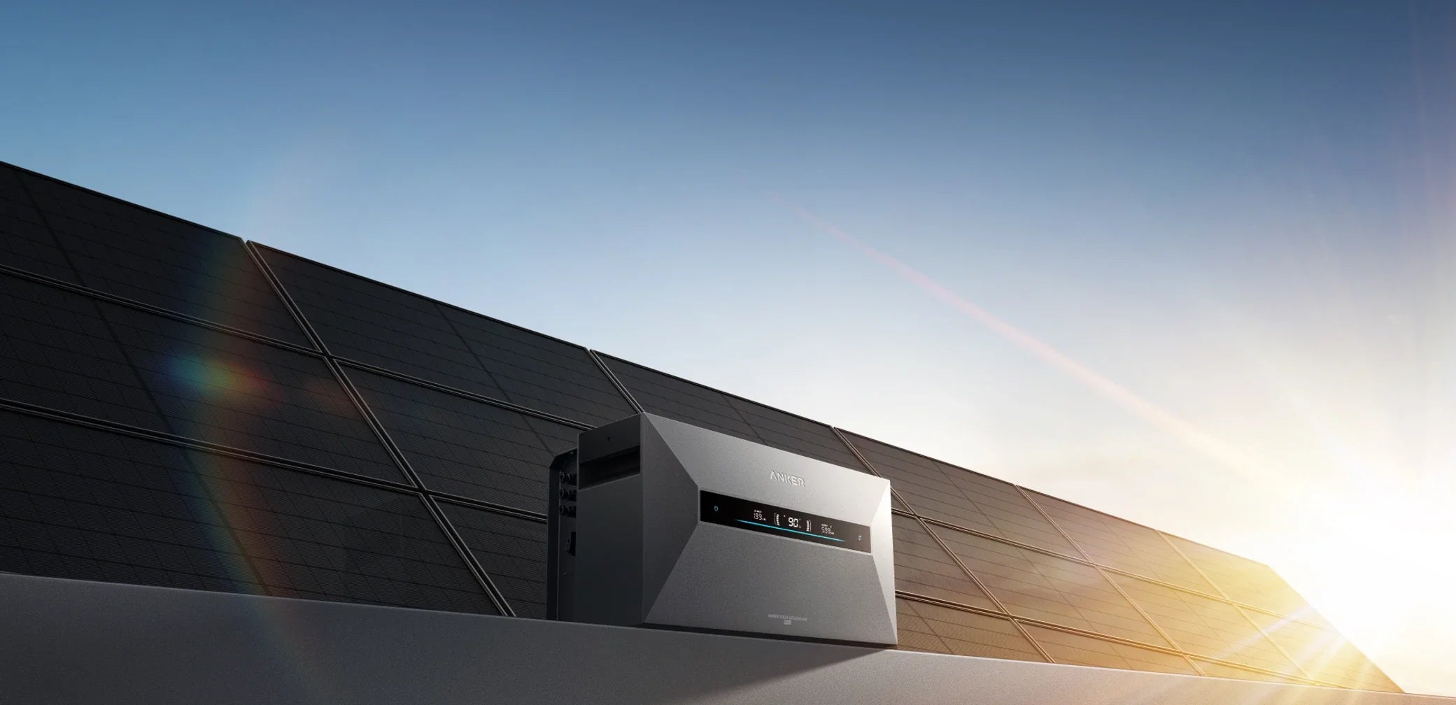 Anker SOLIX Solarbank Max Hybrid op een dakrand bij zonsopgang