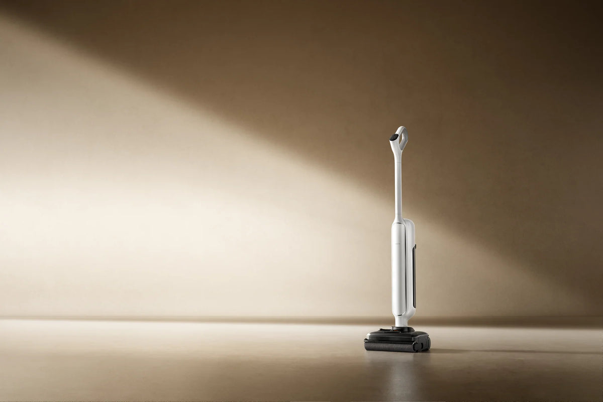Xiaomi Truclean W30 Pro tegen een warm verlichte muur