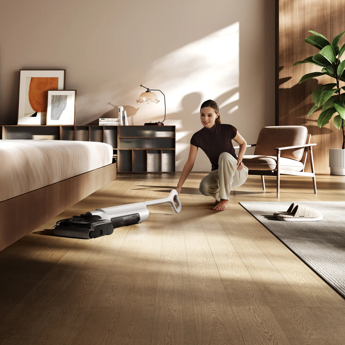 Vrouw dweilt met de Xiaomi Truclean W30 Pro plat onder het bed