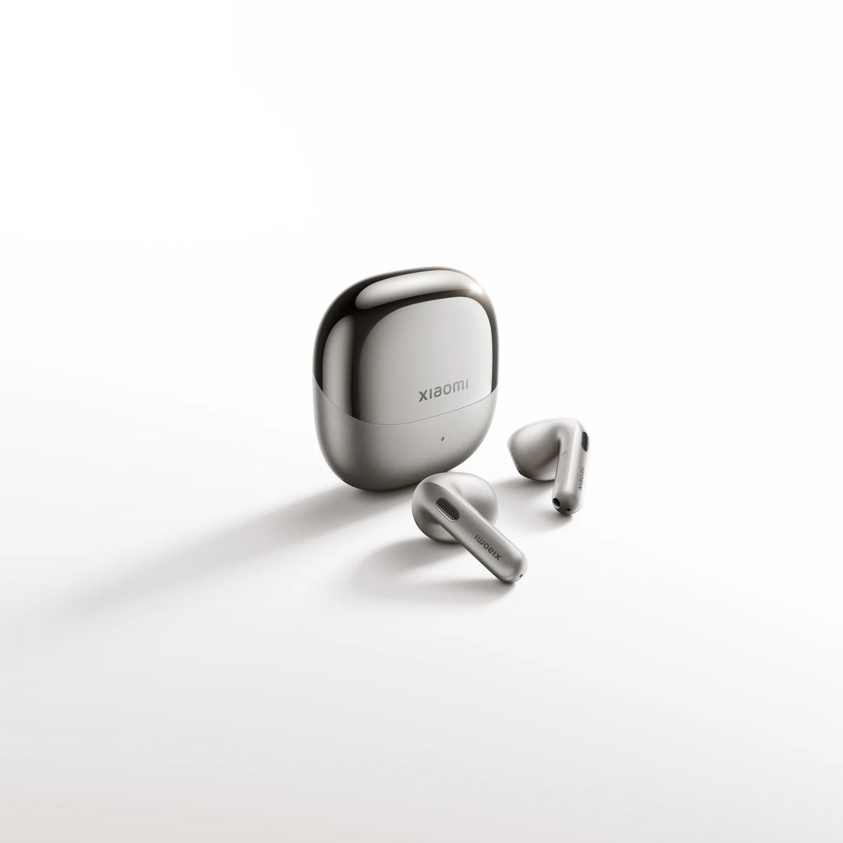 Grijze oplaadcase van de Xiaomi Buds 6 met de dopjes ervoor
