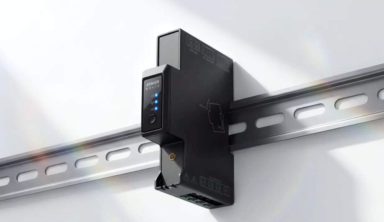 De Anker SOLIX Smart Meter Gen 2 wordt met CT-klemmen geïnstalleerd op een rails.