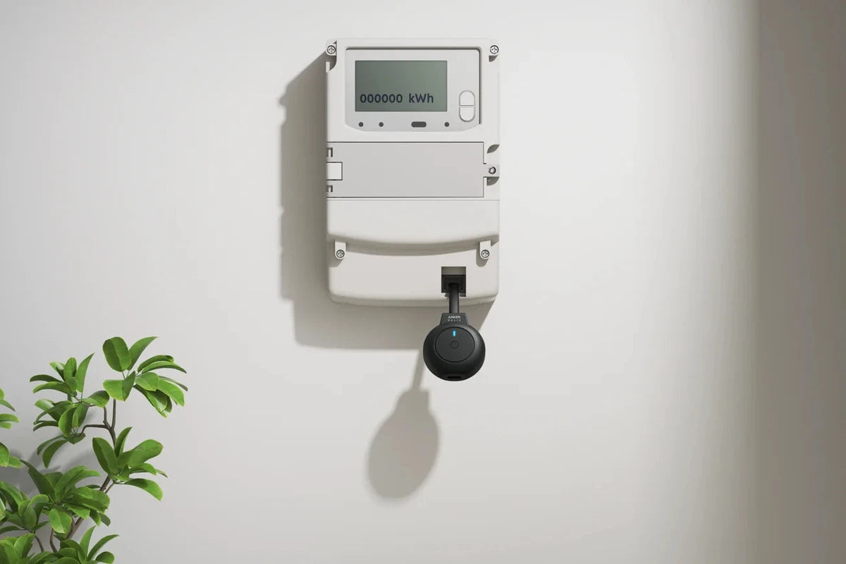 De Anker SOLIX P1-meter aan de slimme meter, die de Solarbank 4 E5000 Pro aanstuurt
