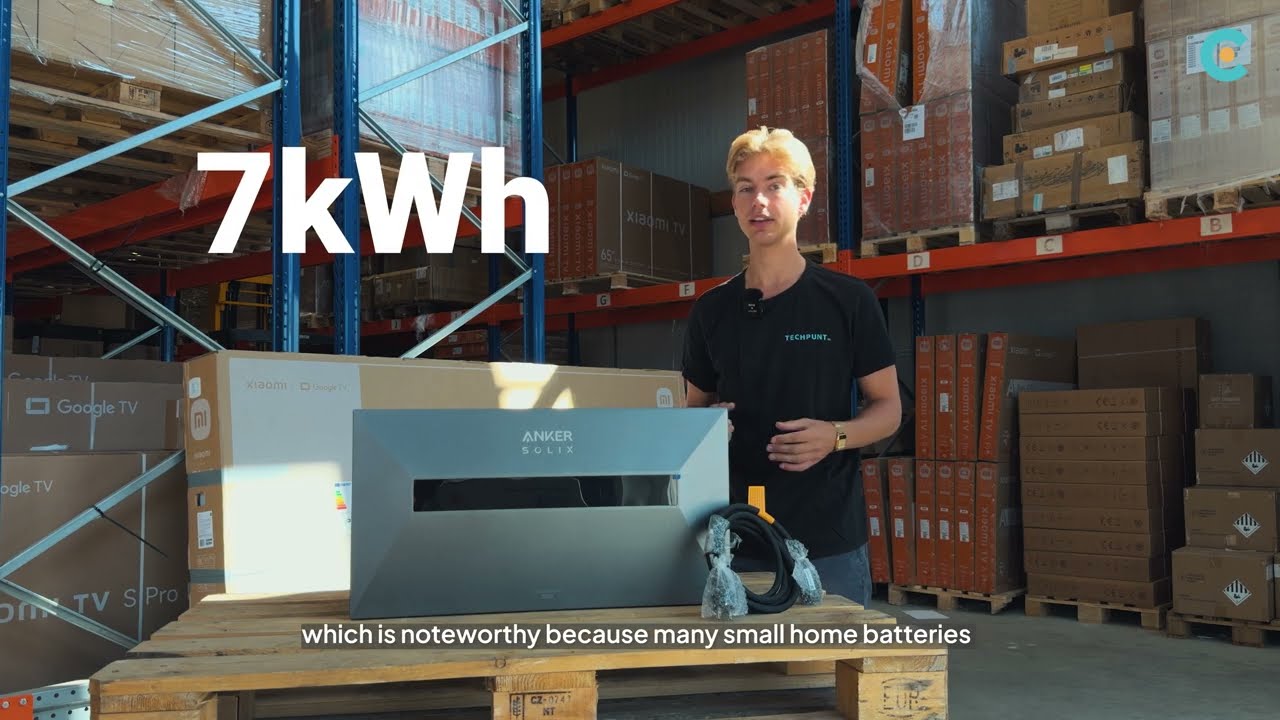 Video laden: Anker SOLIX Solarbank Max AC thuisbatterij unboxing met uitleg over 7 kWh opslag, uitbreiden tot 42 kWh en slimme energieopslag.