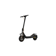 Xiaomi Electric Scooter 6 Pro schuin van rechtsvoor op witte achtergrond