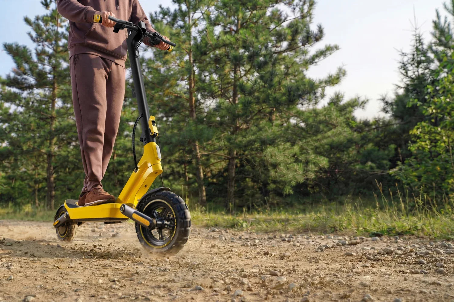 Rijden over ruw terrein met de Xiaomi Electric Scooter 6 Ultra