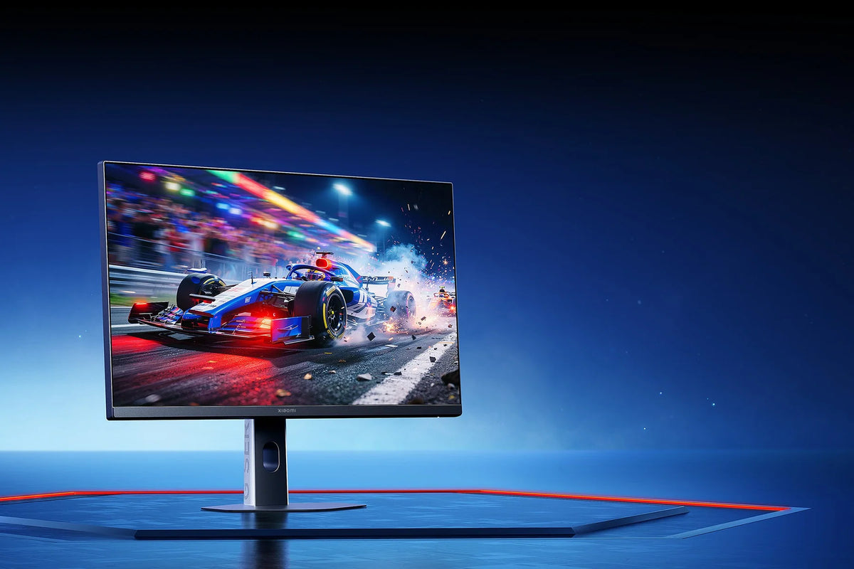 Formule 1-game op de Xiaomi Gaming Monitor G25i 2026 op een blauw verlicht podium