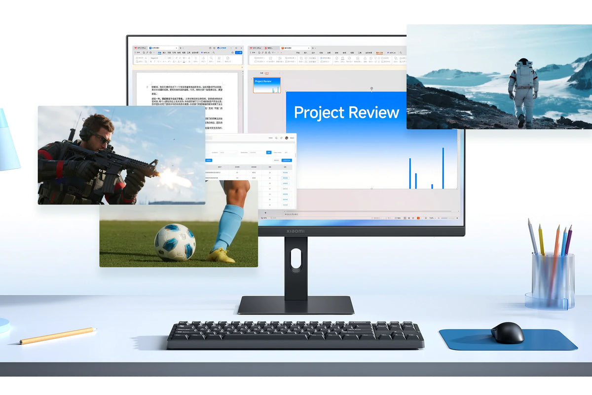 Xiaomi Monitor A24i 2026 op een bureau met documenten, een game en een voetbalwedstrijd erboven
