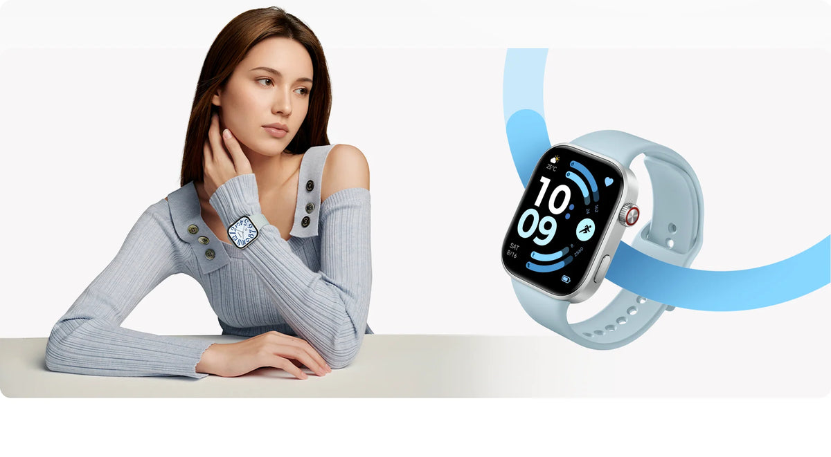 Xiaomi Redmi Watch 6 in Glacier Blue naast een vrouw aan tafel