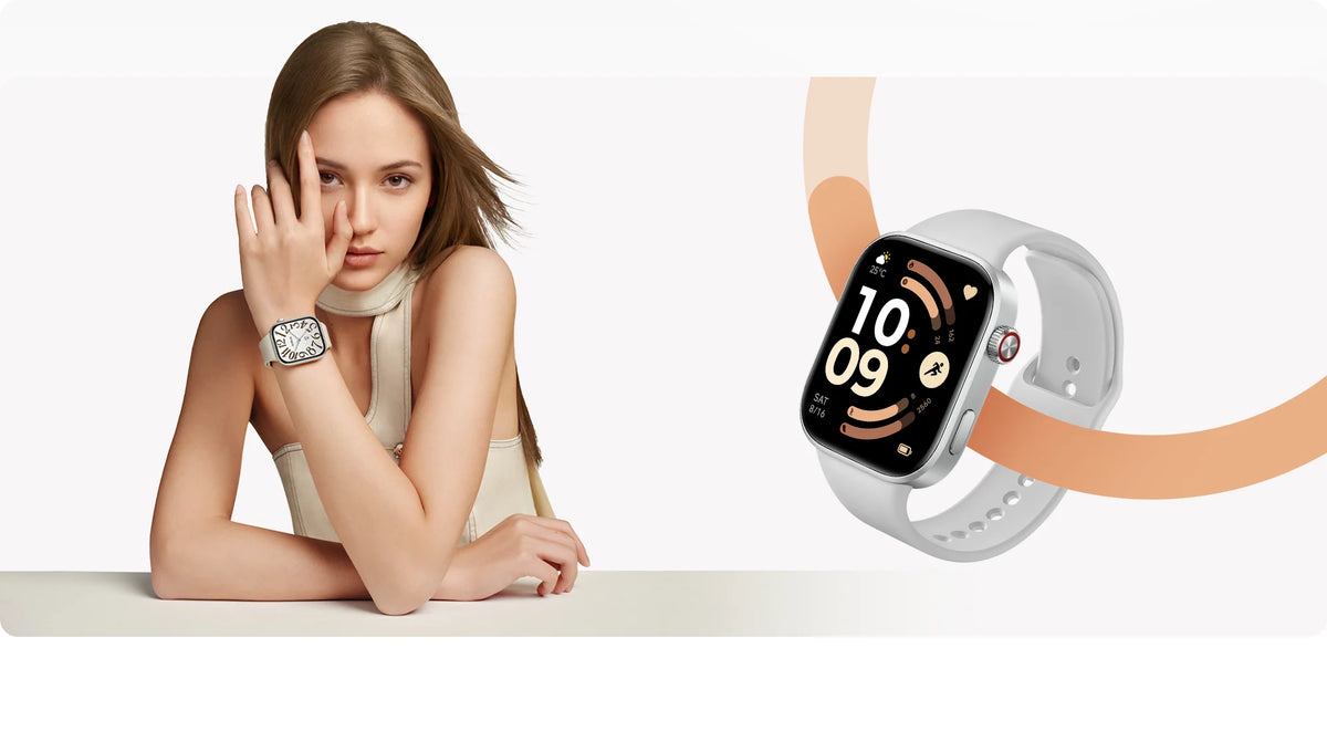 Vrouw met de Xiaomi Redmi Watch 6 in Silver Gray