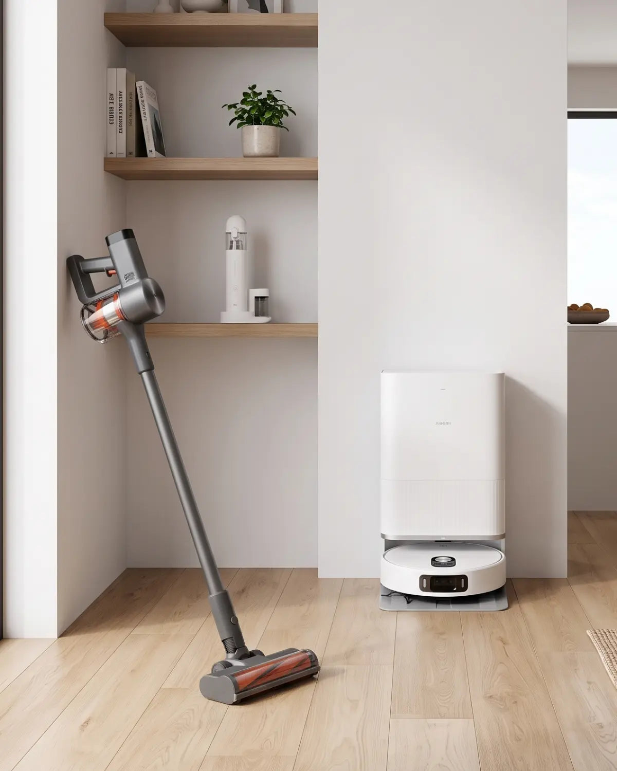 Xiaomi stofzuigers naast elkaar: steelstofzuiger, robotstofzuiger met station en handstofzuiger